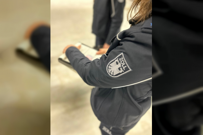 Kassel: Zollkontrolle in Logistikhalle entdeckt illegale Beschäftigung