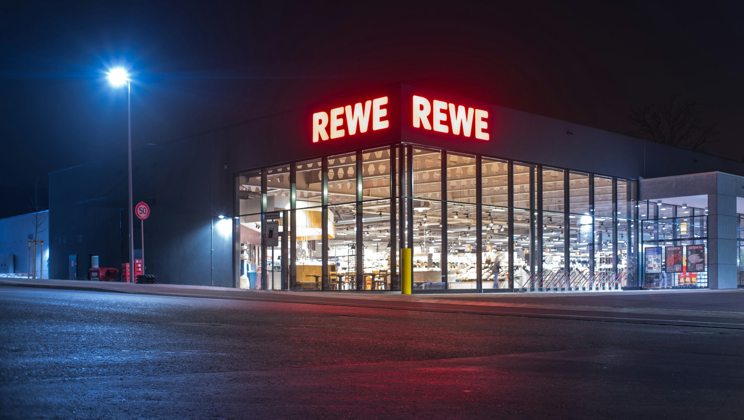 Rewe beantragt Rückruf: Tiefkühlbeeren mit Hepatitis-A-Viren belastet