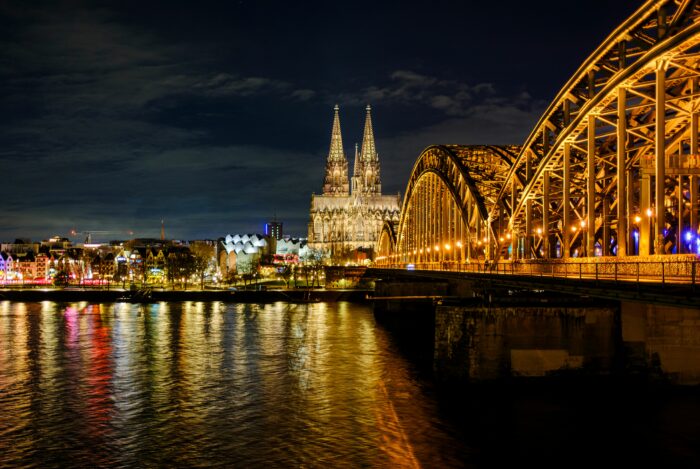 Kölner Lichter 2026: Live-Übertragung im Fernsehen und Radio