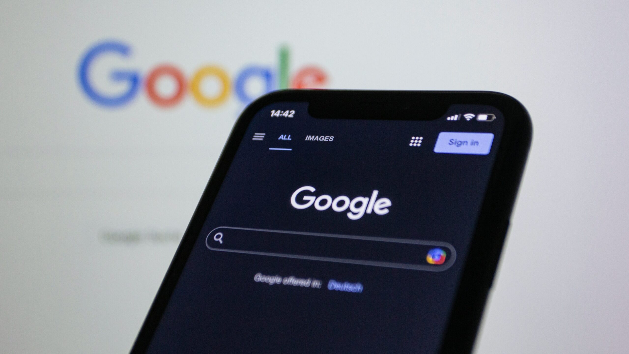 Welche Gründe führen zur Strafe von 890 Millionen Euro für Google durch die EU?