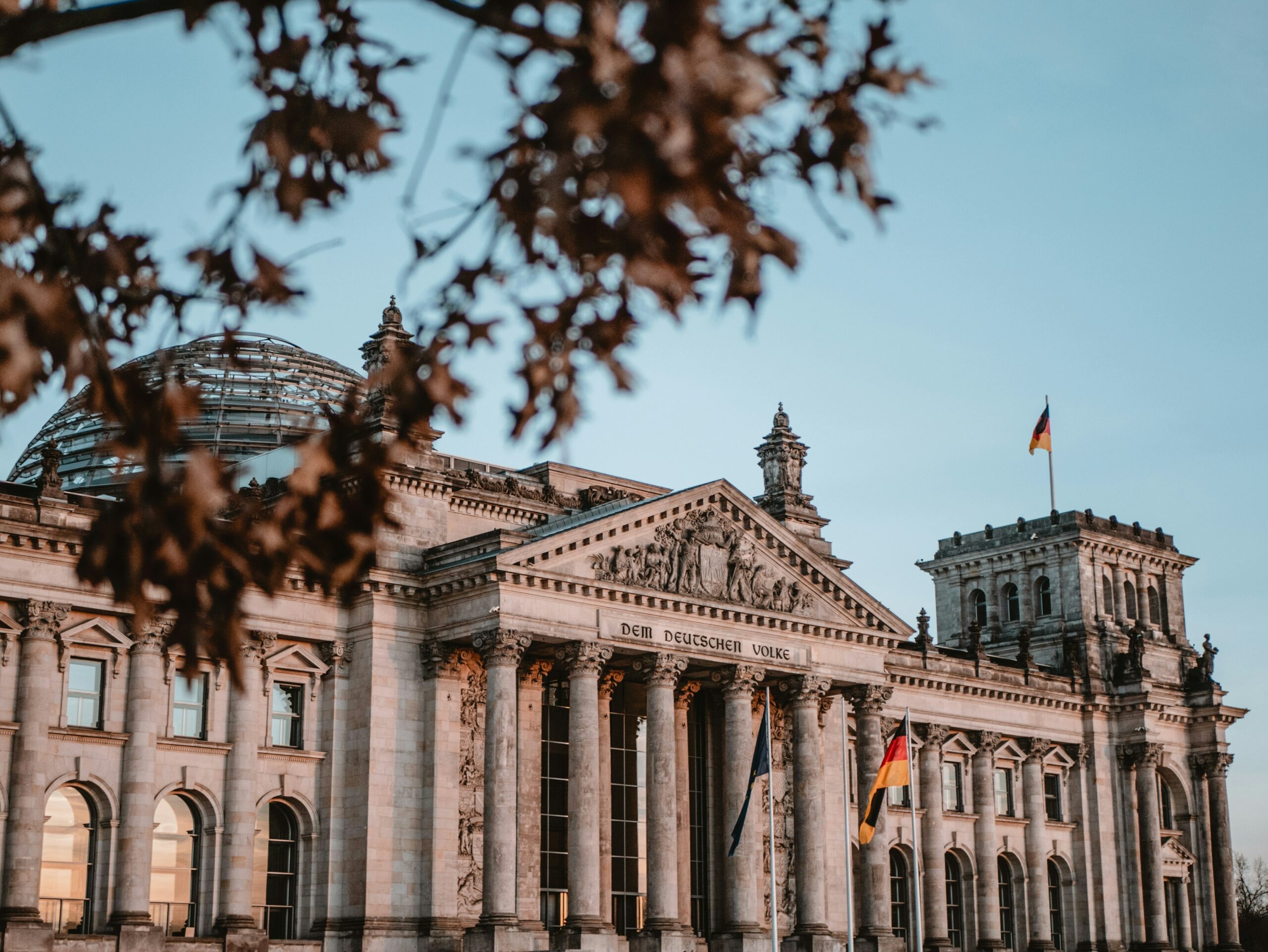 Vertrauen der Deutschen in den Staat auf historisch niedrigem Niveau