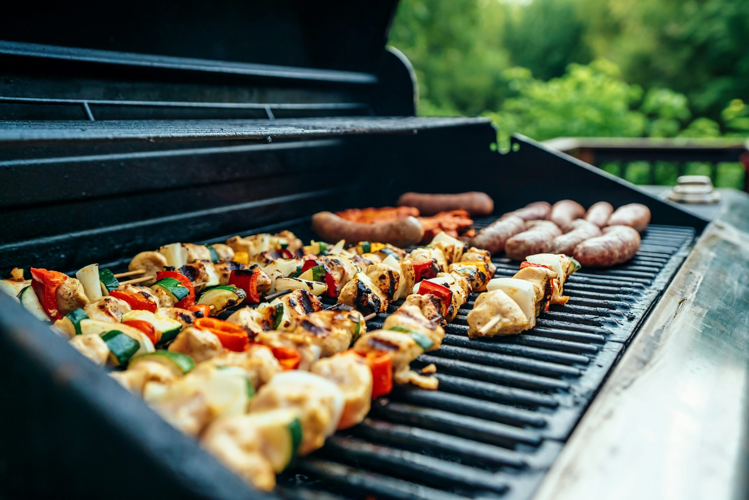 Grillen im Garten und auf dem Balkon: So gelingt das harmonische BBQ ohne Streit