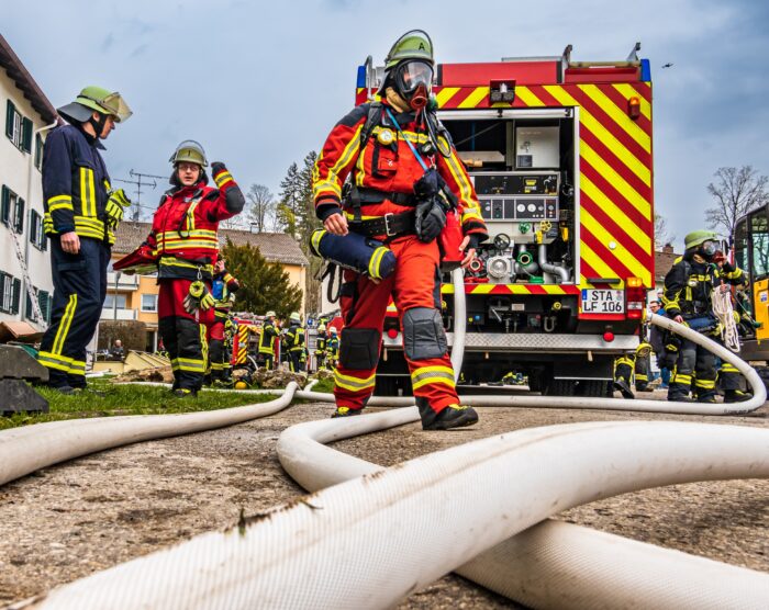 Berliner Feuerwehr feiert 175 Jahre mit beeindruckendem Fahrzeugkorso
