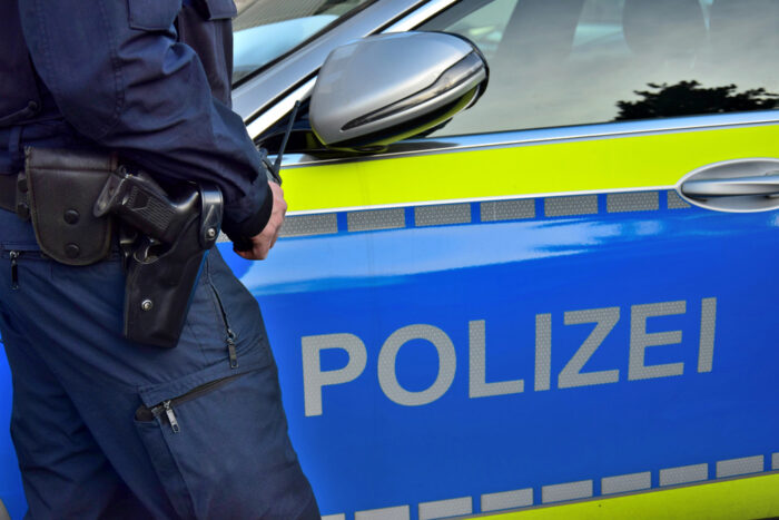Zwei Tote bei Unfall: Motorrad kracht in DRK-Lkw