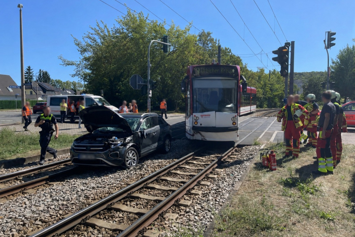 Verkehrsunfall in Erfurt: Straßenbahn entgleist