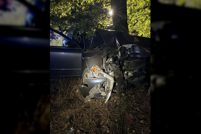 Merfeld: Auto kommt von Straße ab