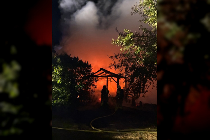 Bremerhaven: Feuerwehr bekämpft Vollbrand
