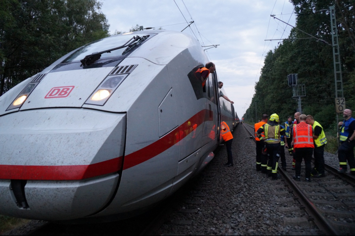 Celle: Feuermeldung im ICE führt zu Großeinsatz