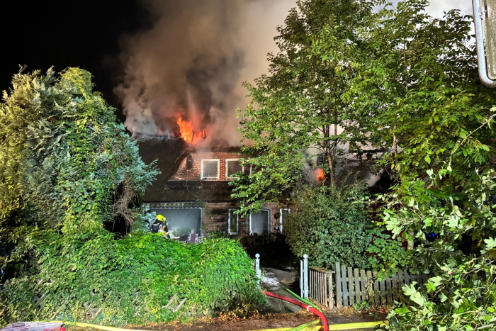 Brand in historischem Reetdachhaus in Schenefeld