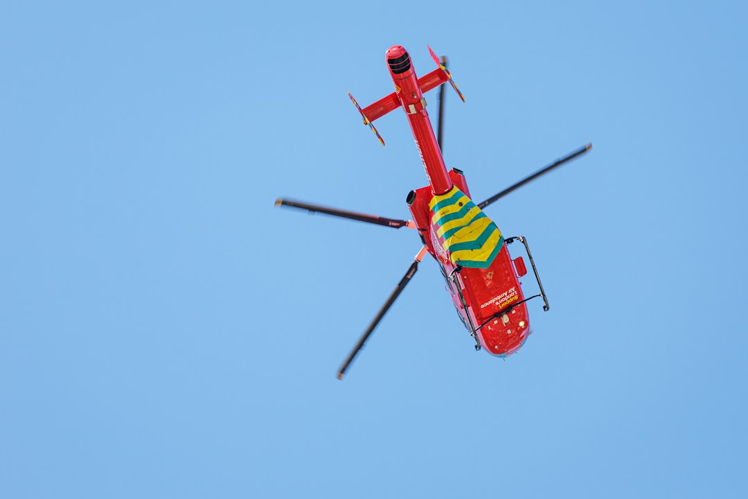 Rettungsversuch am Strand endet fatal: Drei Menschenleben verloren