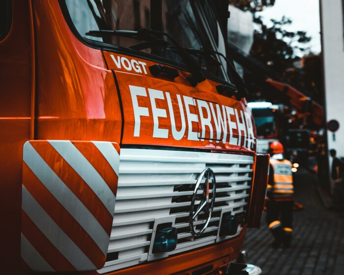 Menschen wollten runterspringen: Hochhausbrand in Berlin sorgt für dramatische Evakuierung
