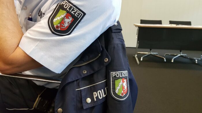 Mord im Wuppermann-Park: Die Suche nach dem flüchtigen Täter beschäftigt Leverkusen