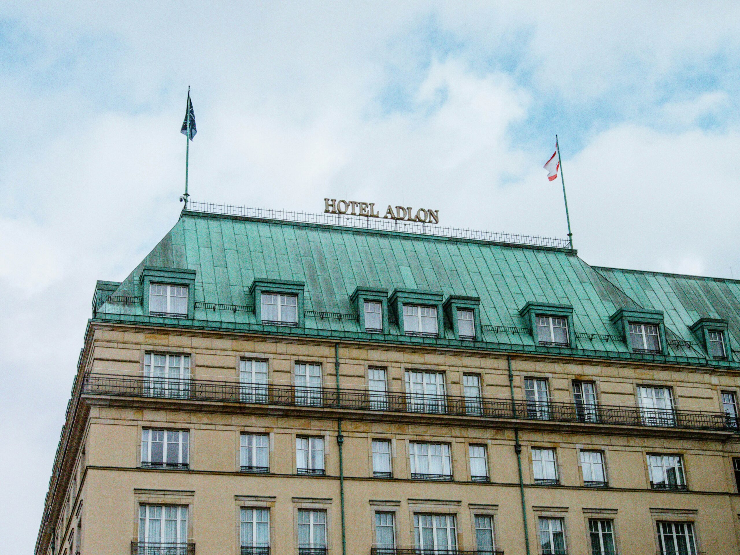 Berlins Iconic Adlon-Hotel in Verkaufsverhandlungen mit Preis von 280 Millionen Euro