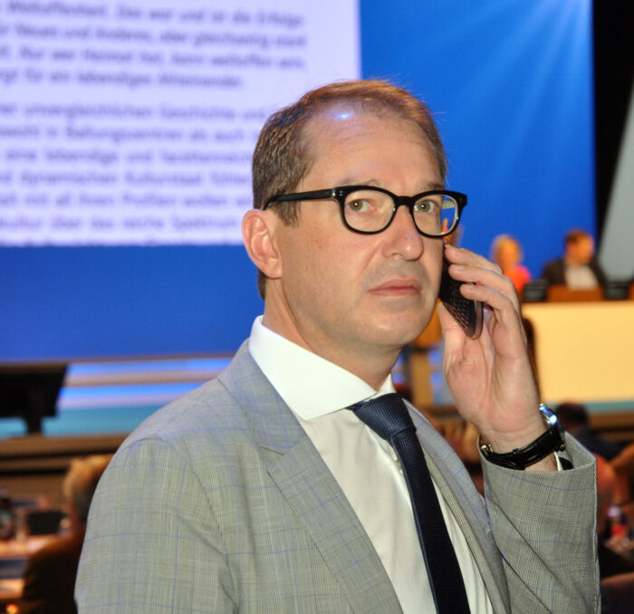 Bombendrohne in Leipzig: Dobrindt warnt vor „fremden Mächten“ | Politik