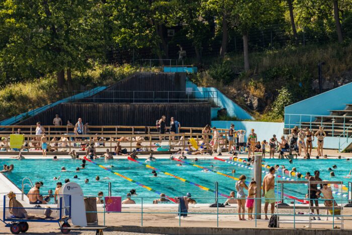 Ferienausflug ins Sommerbad Vetschau: Berliner Schülerin (9) muss reanimiert werden