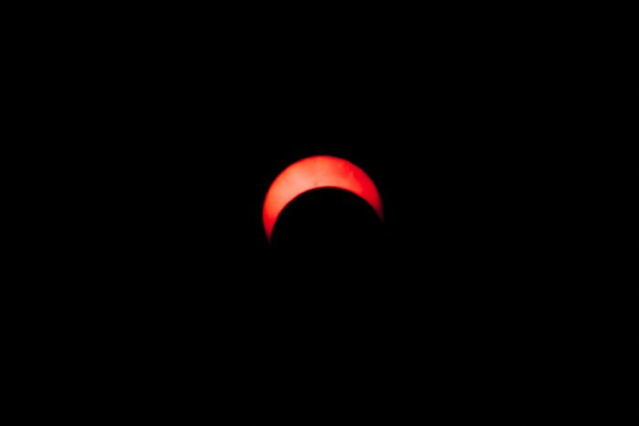 In Norddeutschland als Erstes zu sehen: Wann die partielle Sonnenfinsternis 2026 beginnt und ihren Höhepunkt erreicht