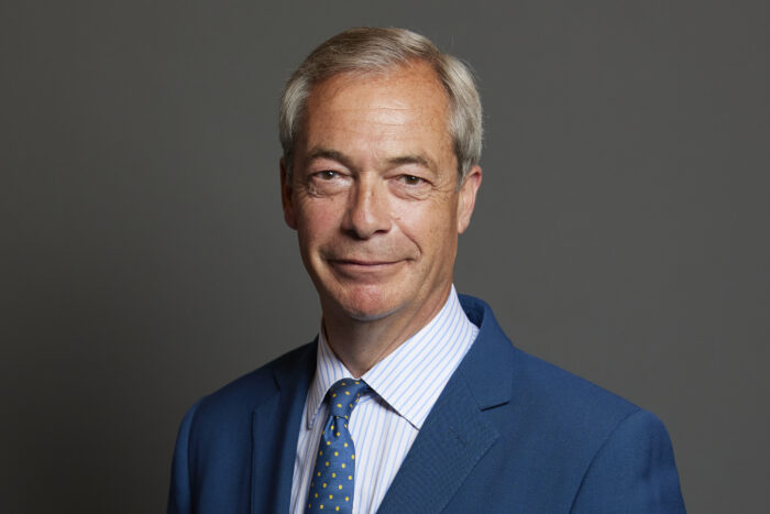 Bizarre Nachwahl in Clacton: Nigel Farage kann Count Binface besiegen - vor allem aber sich selbst