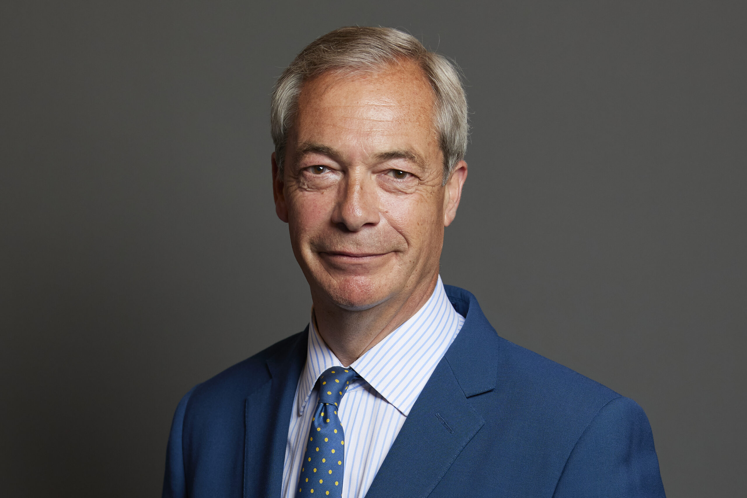 Farage gewinnt in Clacton: Sieg über Count Binface und persönliche Herausforderungen