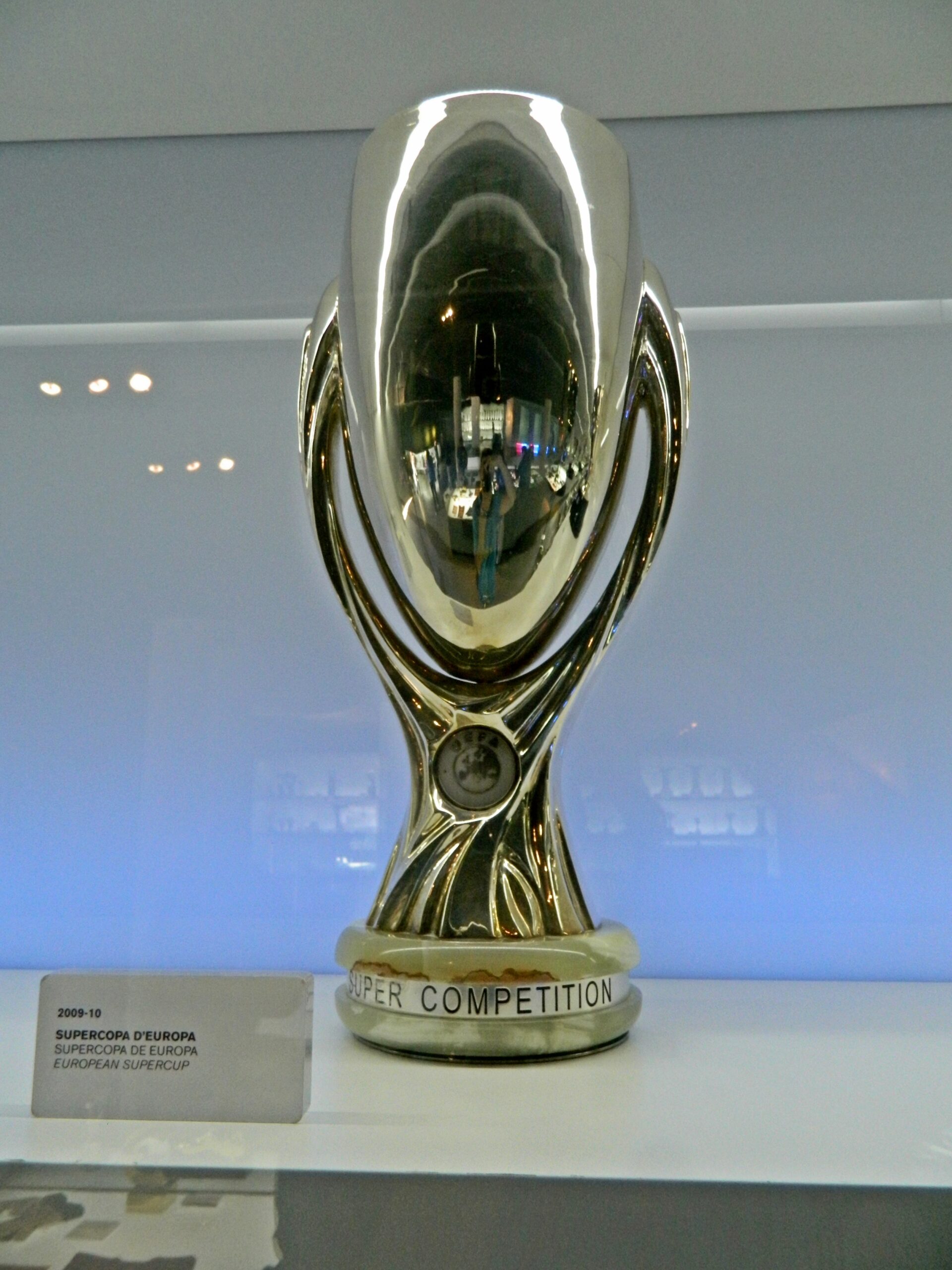 Paris Saint-Germain sichert sich den UEFA Supercup in einem spannenden Duell gegen Aston Villa