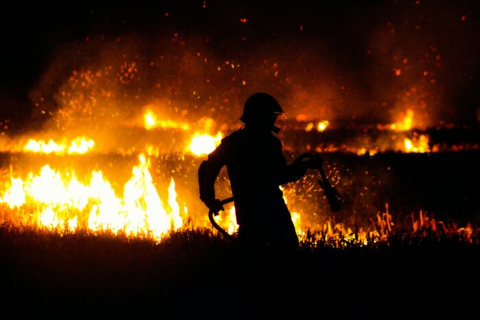 Riesen-Feuer bedroht Dörfer in NRW! Flammen nur noch 500 Meter entfernt