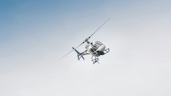 Paar stürzt in Flitterwochen mit Hubschrauber ab: Alle Insassen verbrannt