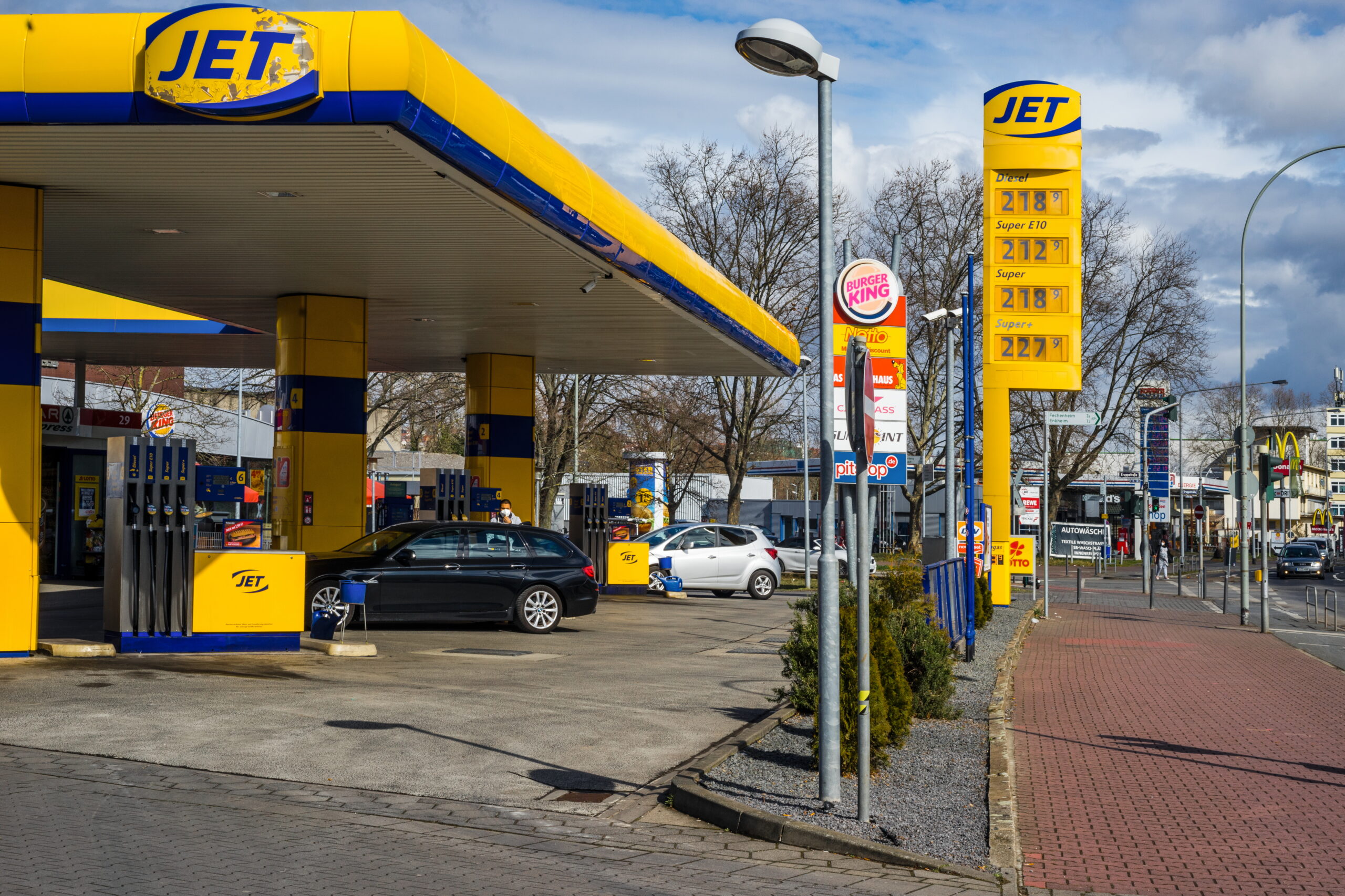 E10-Preise steigen: Was hinter dem teuersten Tankjahr steckt?
