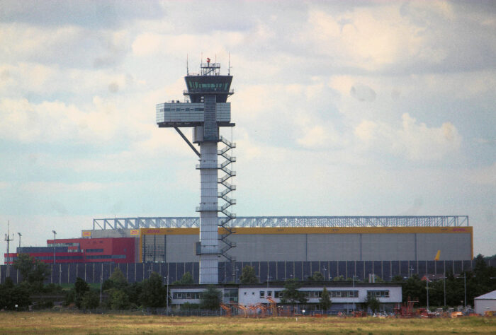 Anschlagsversuch Anfang August: Berichte: Ermittler finden weitere Drohne und Sprengstoff am Flughafen Leipzig