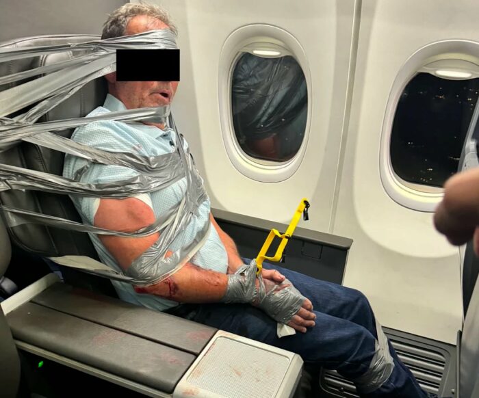 Rassistische Beleidigungen: Passagier auf Flug von American Airlines an Sitz geklebt | News