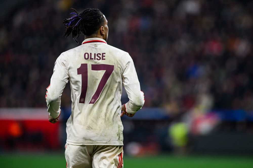 Bayern und Liverpool prüfen Olise-Transfermöglichkeiten im laufenden Austausch.
