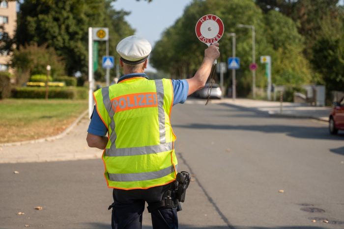 Landkreis Kassel: Verkehrskontrollen vor Schulen und Kitas