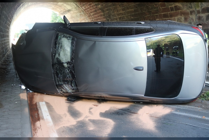 Höxter: Verkehrsunfall auf B64 – Fahrer verletzt