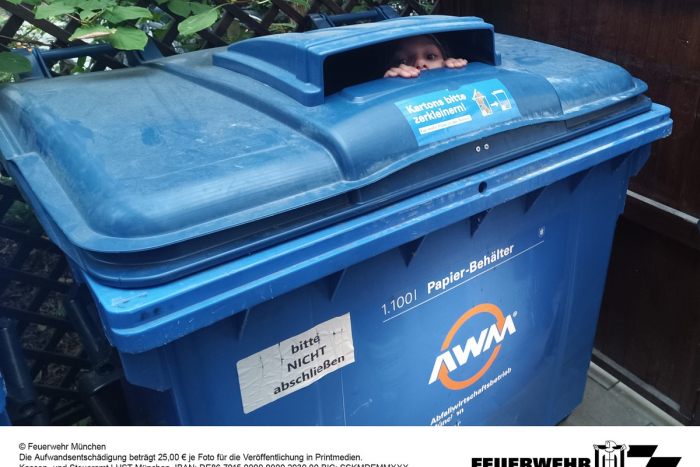 München: Kind in Papiercontainer gefangen