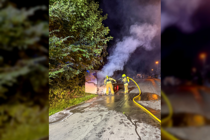 Detmold: Zwei Feuerwehrleute im Krankenhaus nach Scheunenbrand