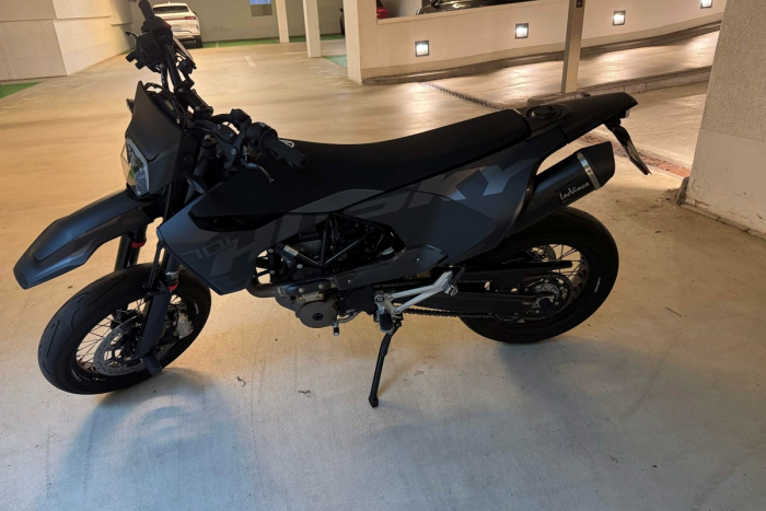 Motorräder aus Tiefgarage gestohlen, Unbekannte stehlen vier hochwertige Motorräder aus einem Garagenkomplex in Hannover-List. Die Polizei sucht nach Zeuginnen und Zeugen.