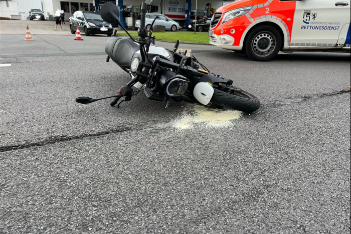 Engelskirchen: Auto erfasst Kradfahrer