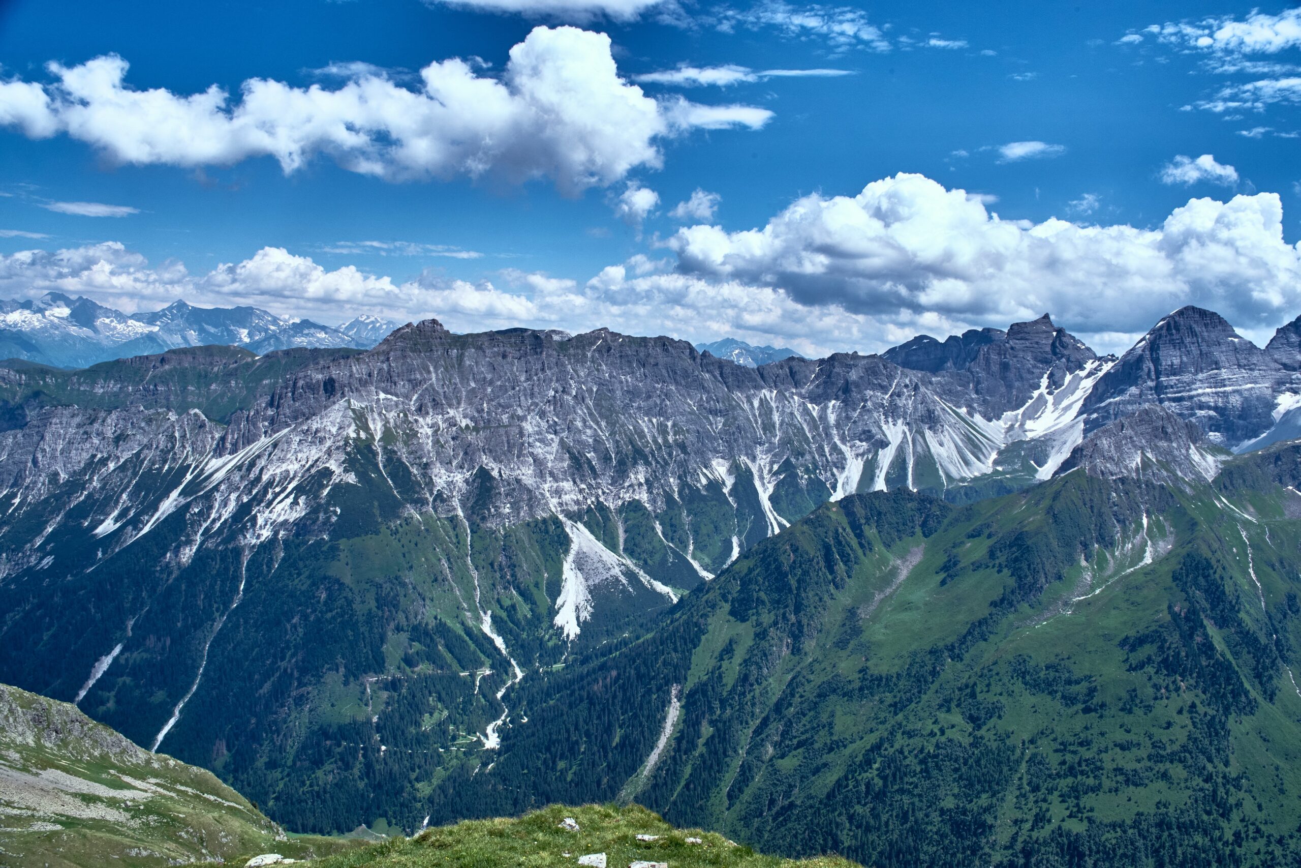Was führte zum tragischen Flugzeugabsturz in den Walliser Alpen mit drei Todesopfern?