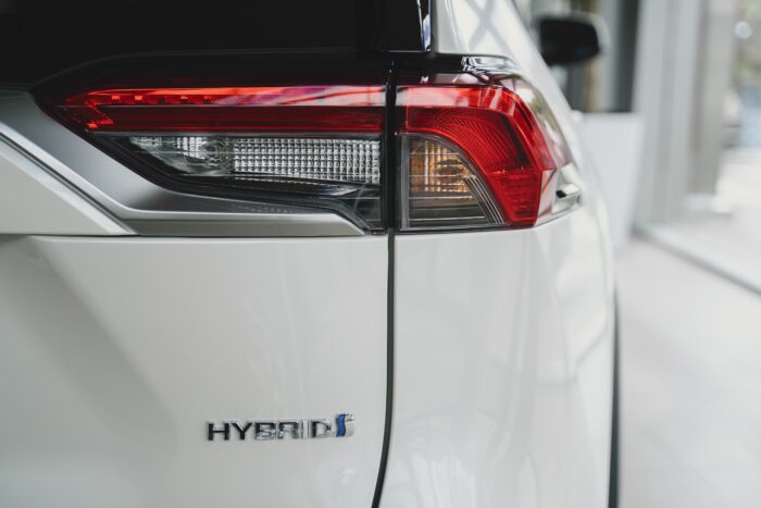 Umweltschädlicher als gedacht: Viele Autofahrer nutzen E-Antrieb ihrer Hybrid-Autos nur selten