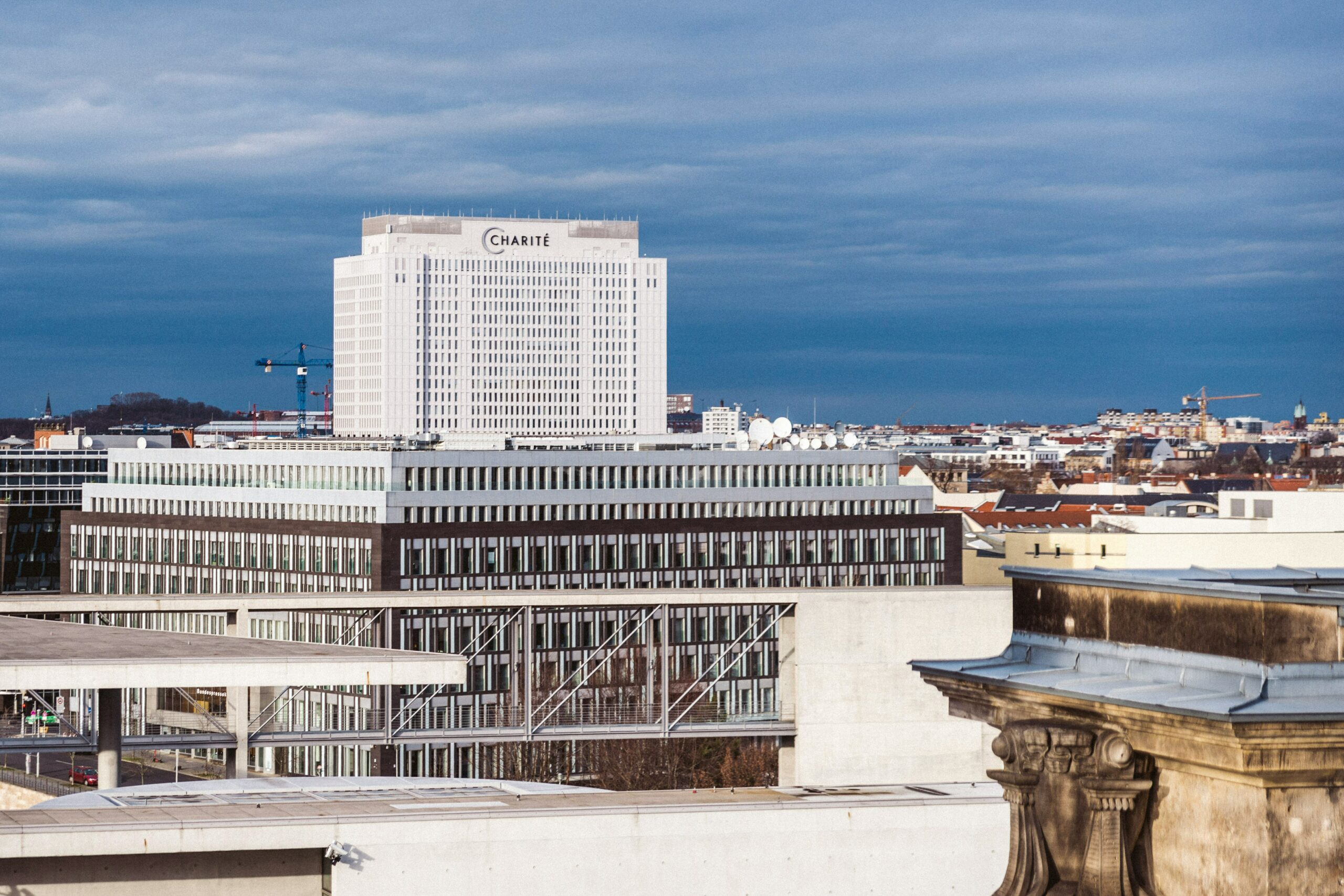 Warnstreik der Pflegekräfte an der Charité in Berlin beginnt mit Forderungen nach Verbesserungen
