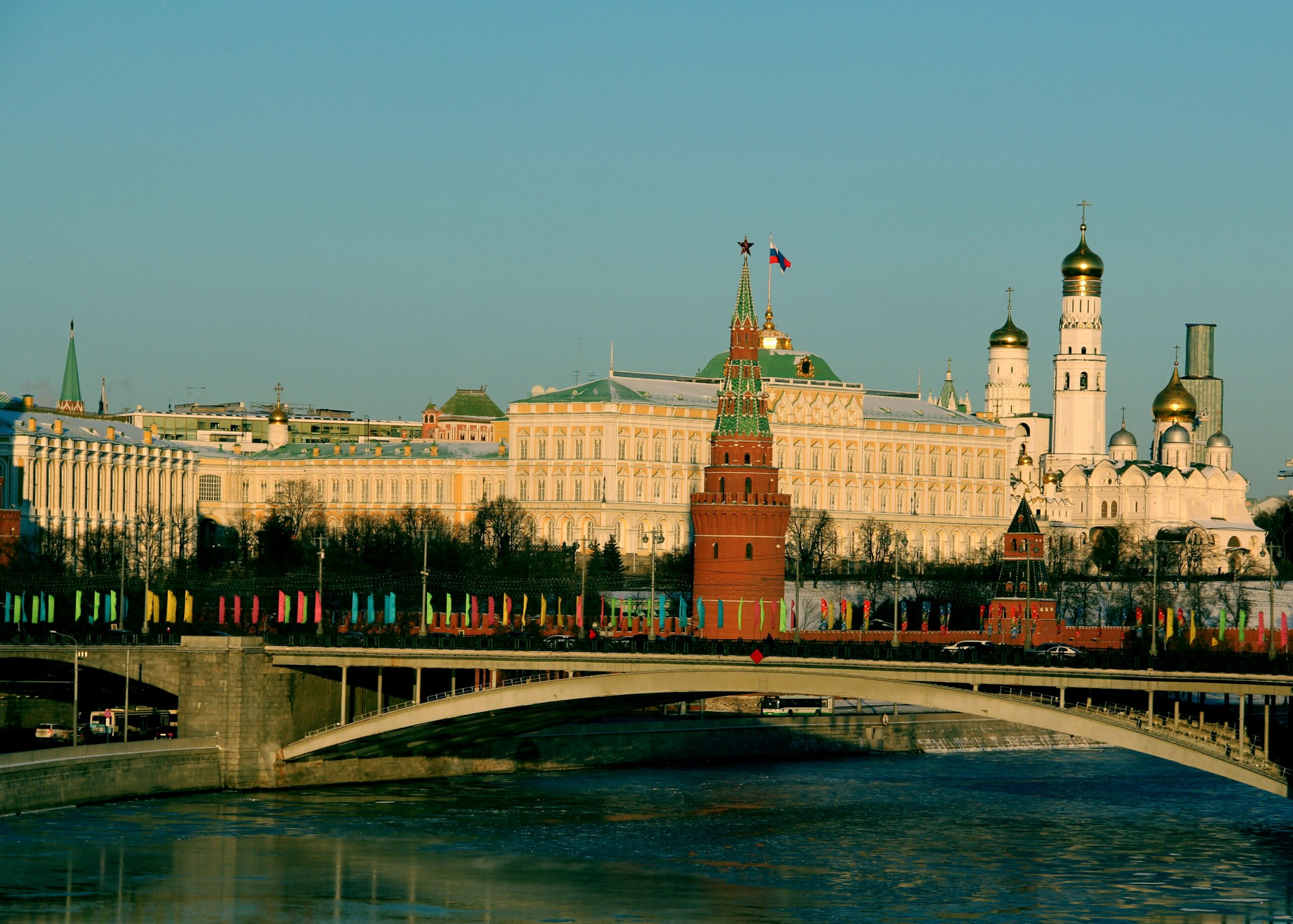 Diplomatische Initiative: US-Unterhändler in Moskau und Ukraine auf Suche nach Lösungen