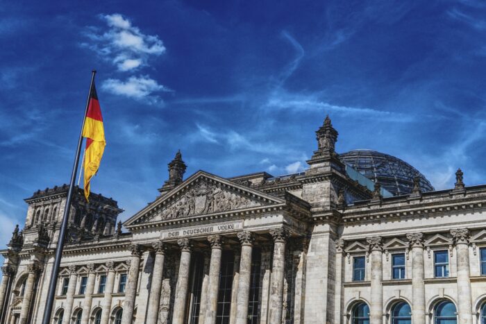AfD-Wähler lehnen System ab: Fast drei Viertel der Ostdeutschen sind mit Demokratie unzufrieden