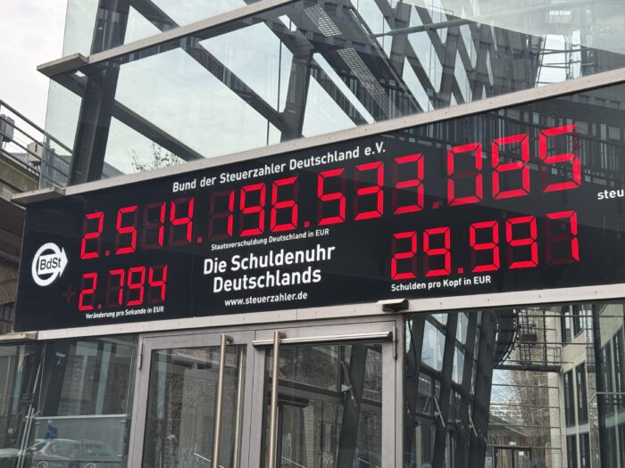 Mit 40 Billionen in der Kreide: US-Defizit treibt Staatsverschuldung weltweit massiv