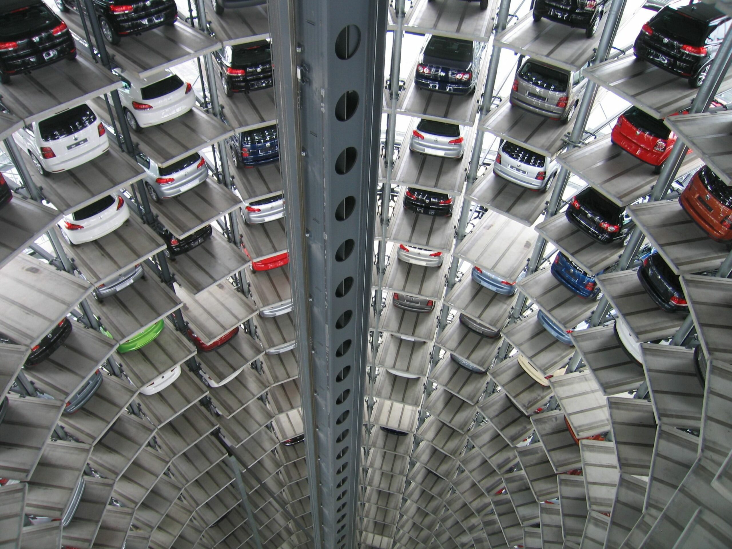 Zunehmende Herausforderungen für die deutsche Automobilindustrie: Exporte sinken, Importe steigen