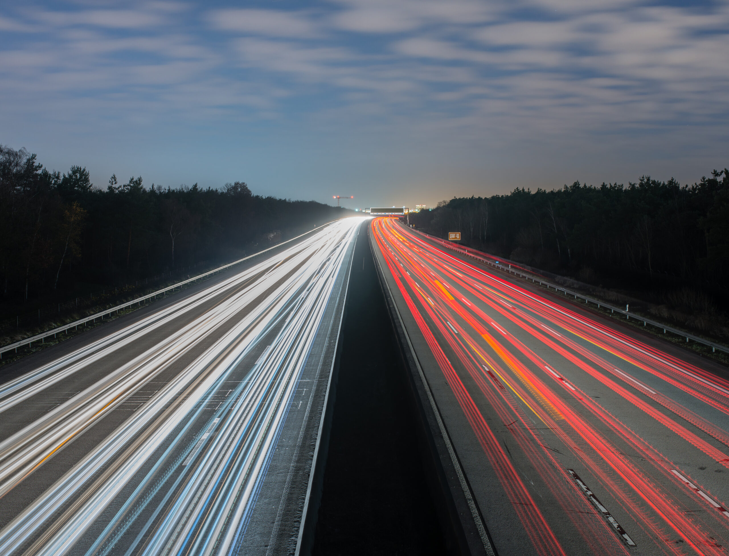 74-Jähriger verstirbt nach Überschlag seines Autos auf der A5 in Baden-Württemberg