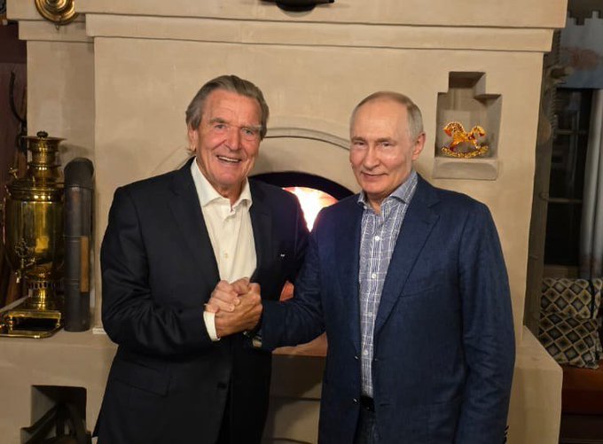 Altkanzler gratuliert in Moskau: Politikerinnen nennen Schröders Putin-Besuch eine