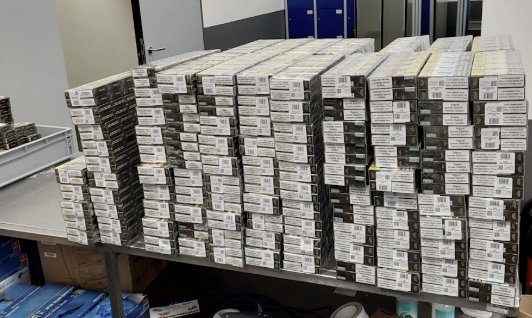 57.000 Zigaretten im Gepäck: Mutter spannt siebenjährigen Sohn beim Schmuggel ein