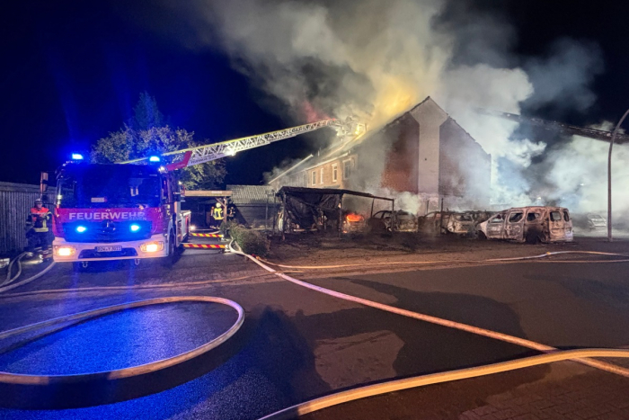 Brand in Zeven: 200+ Einsatzkräfte