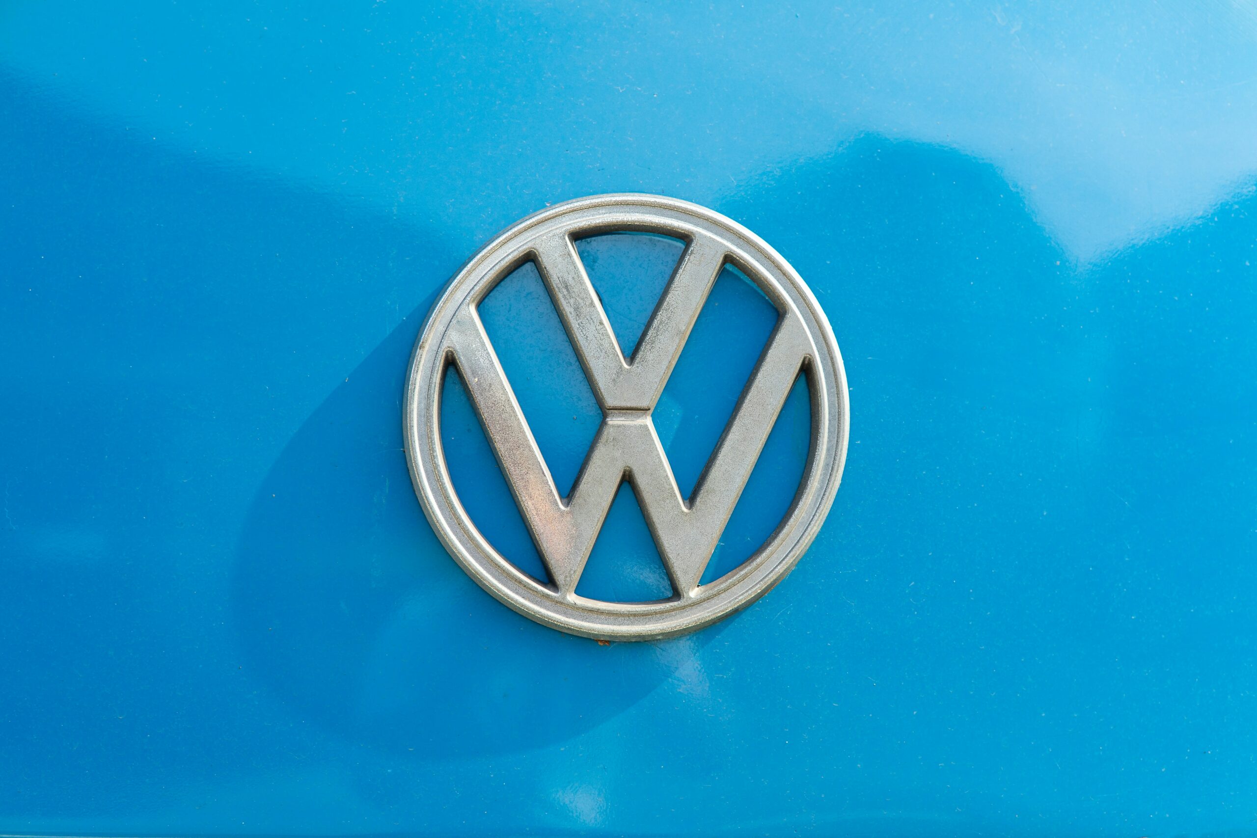 VW setzt auf Gehaltseinfrierung zur Kostenoptimierung für Mitarbeiter bis 2030