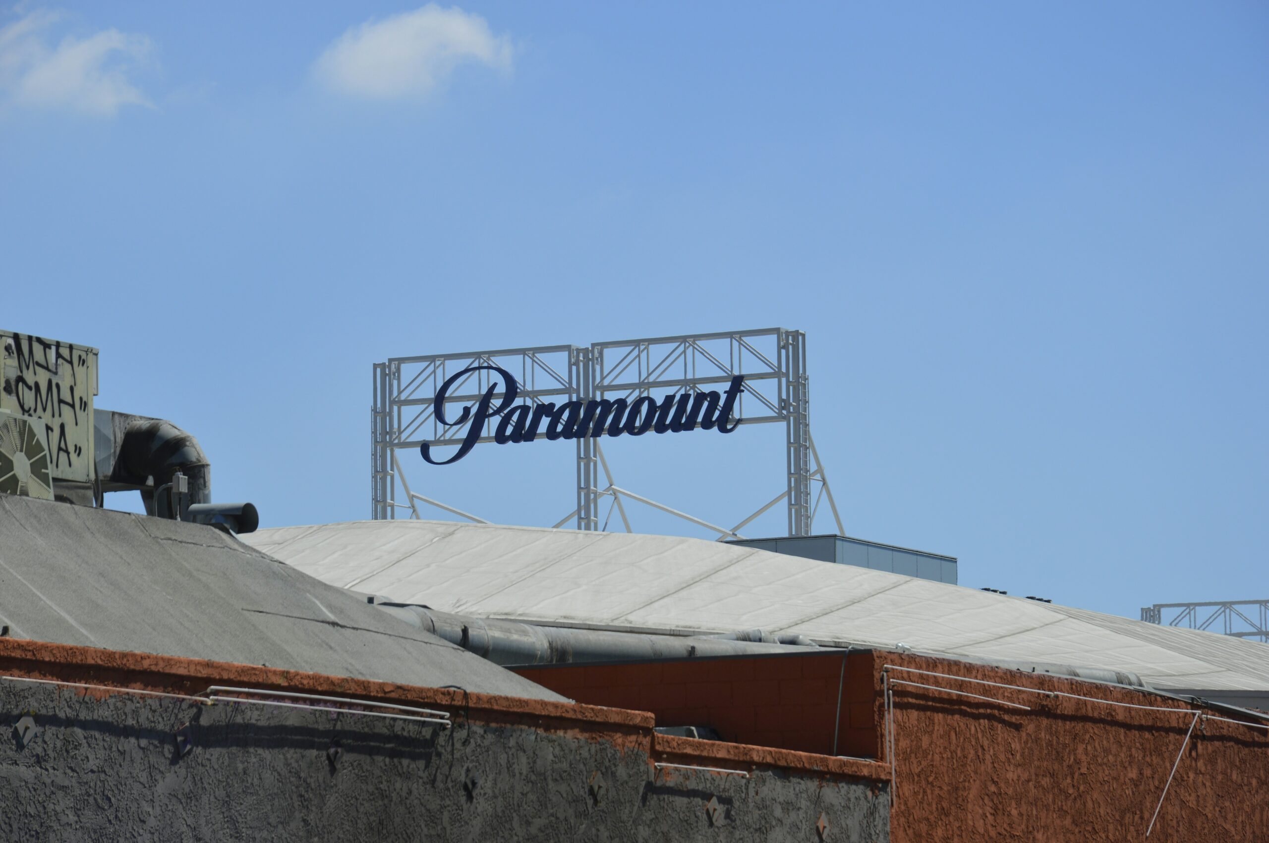 Paramount vollzieht milliardenschwere Übernahme von Warner Bros. Discovery