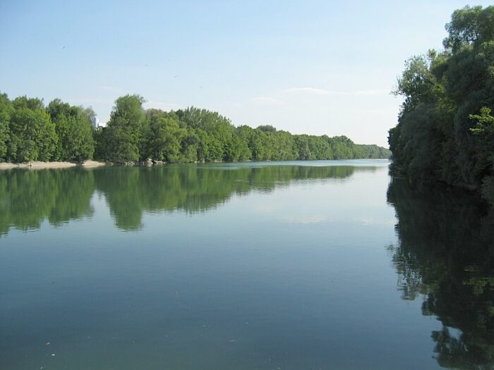 Bayern: 95-Jährige liegt stundenlang in der Isar und überlebt