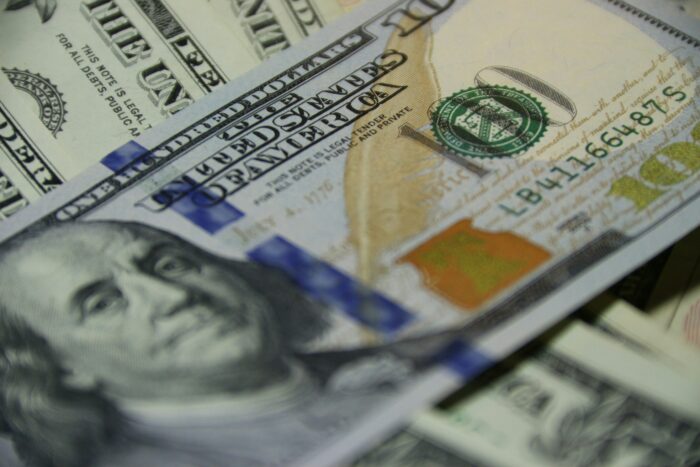 Euro fällt gegenüber dem US-Dollar: Droht eine Finanzkrise?